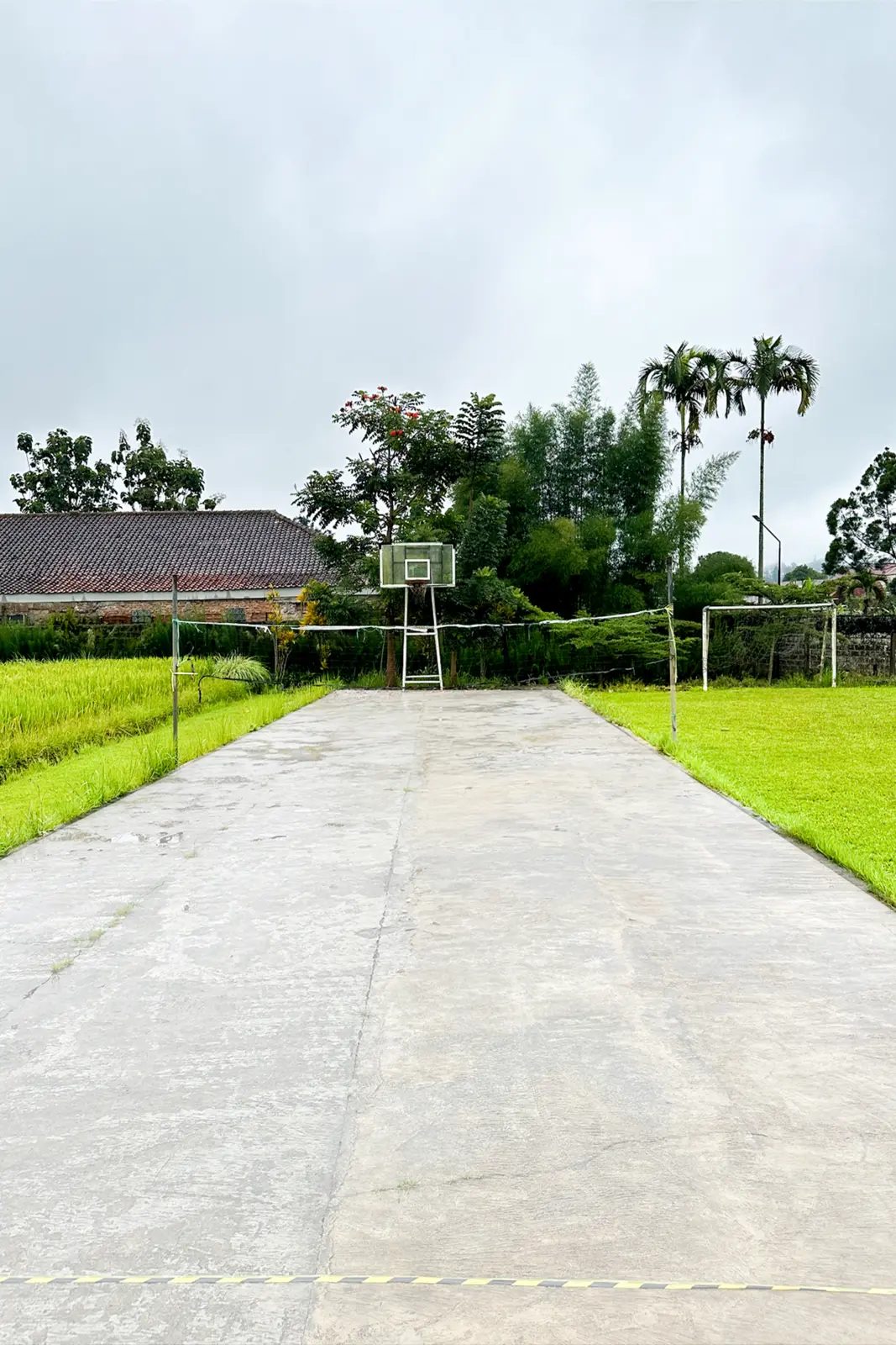Lapangan hijau untuk kegiatan corporate di Villa Bango