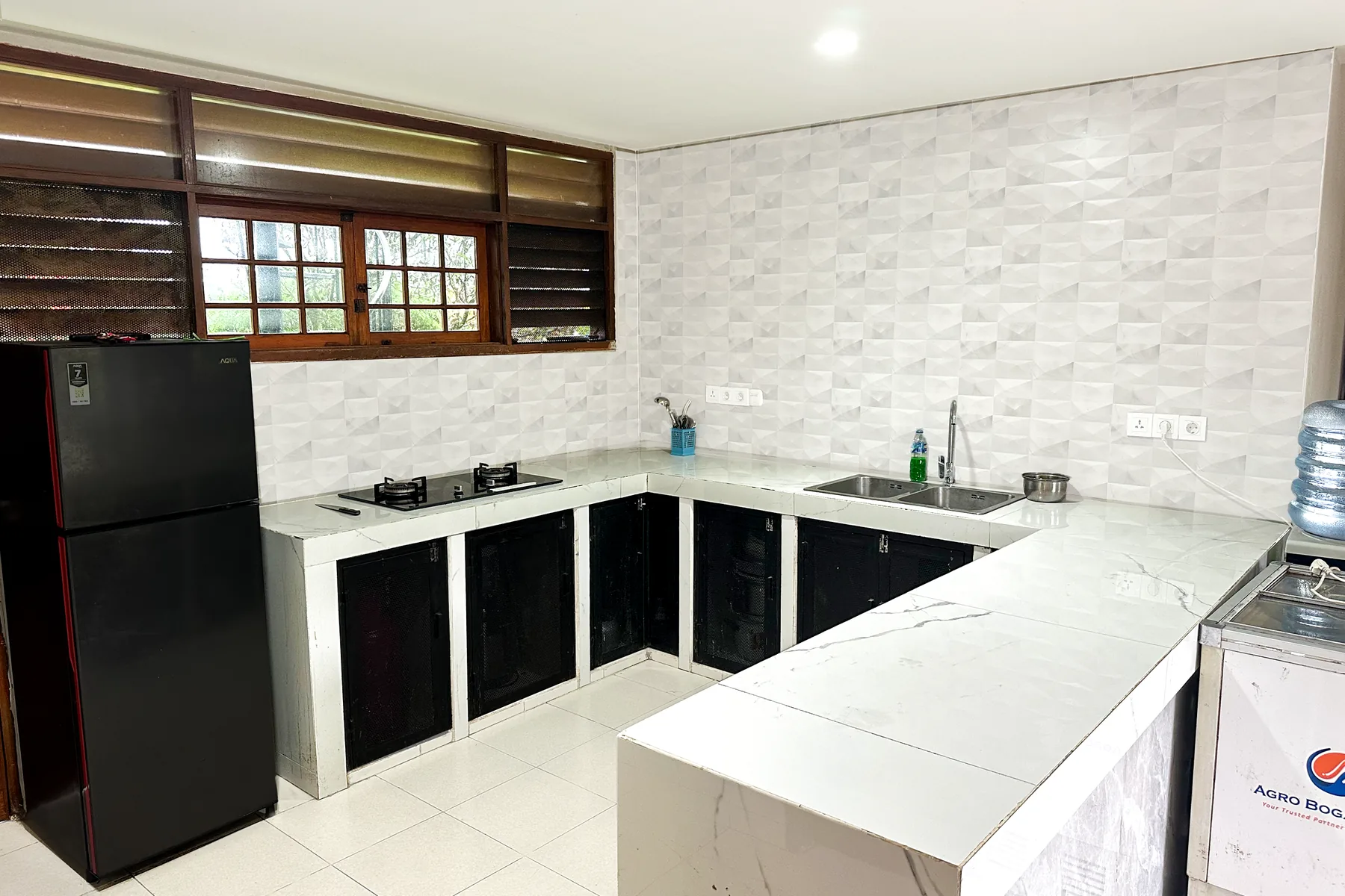 Dapur untuk kebutuhan rombongan